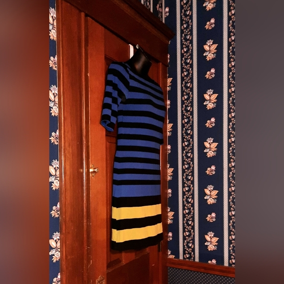 Dress - Picture 3 of 6